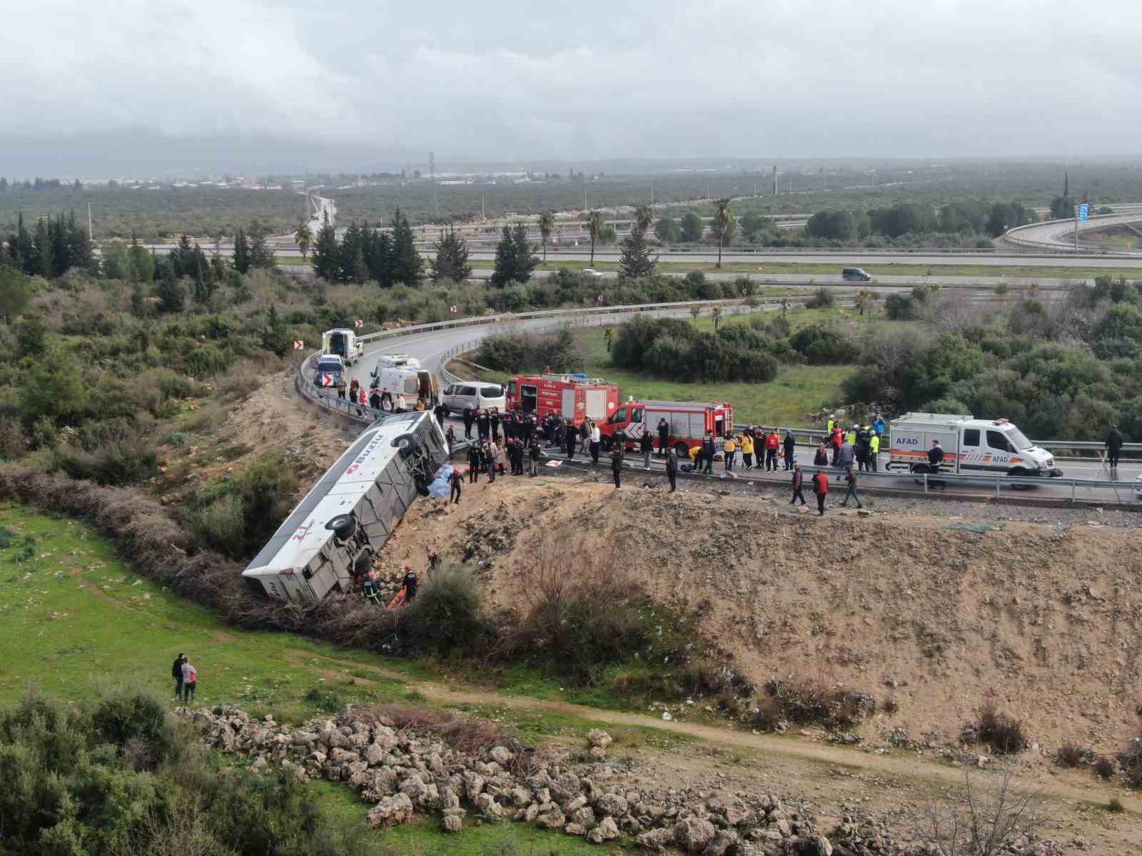antalyada otobus kazasi 8 olu 26 yarali 23