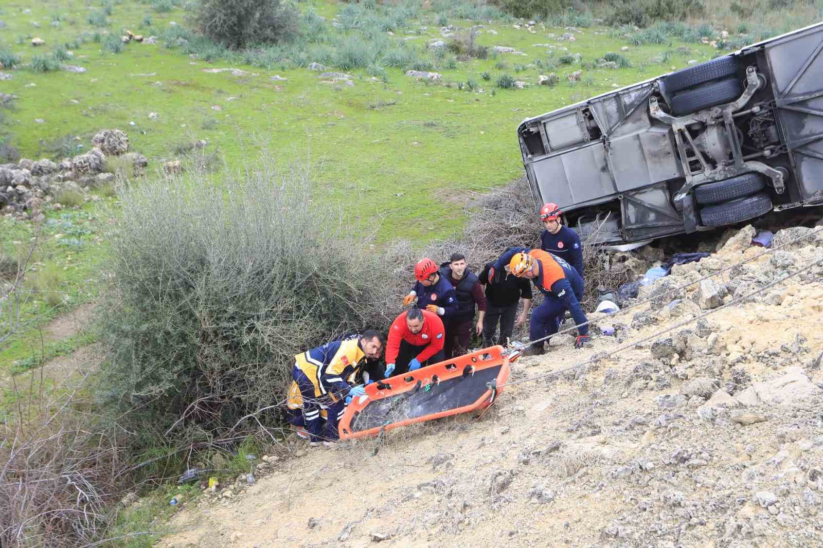 antalyada otobus kazasi 8 olu 26 yarali 4 ZM5EOFmq