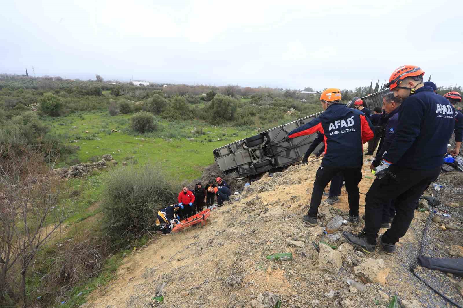 antalyada otobus kazasi 8 olu 26 yarali 8 pKvegNUW