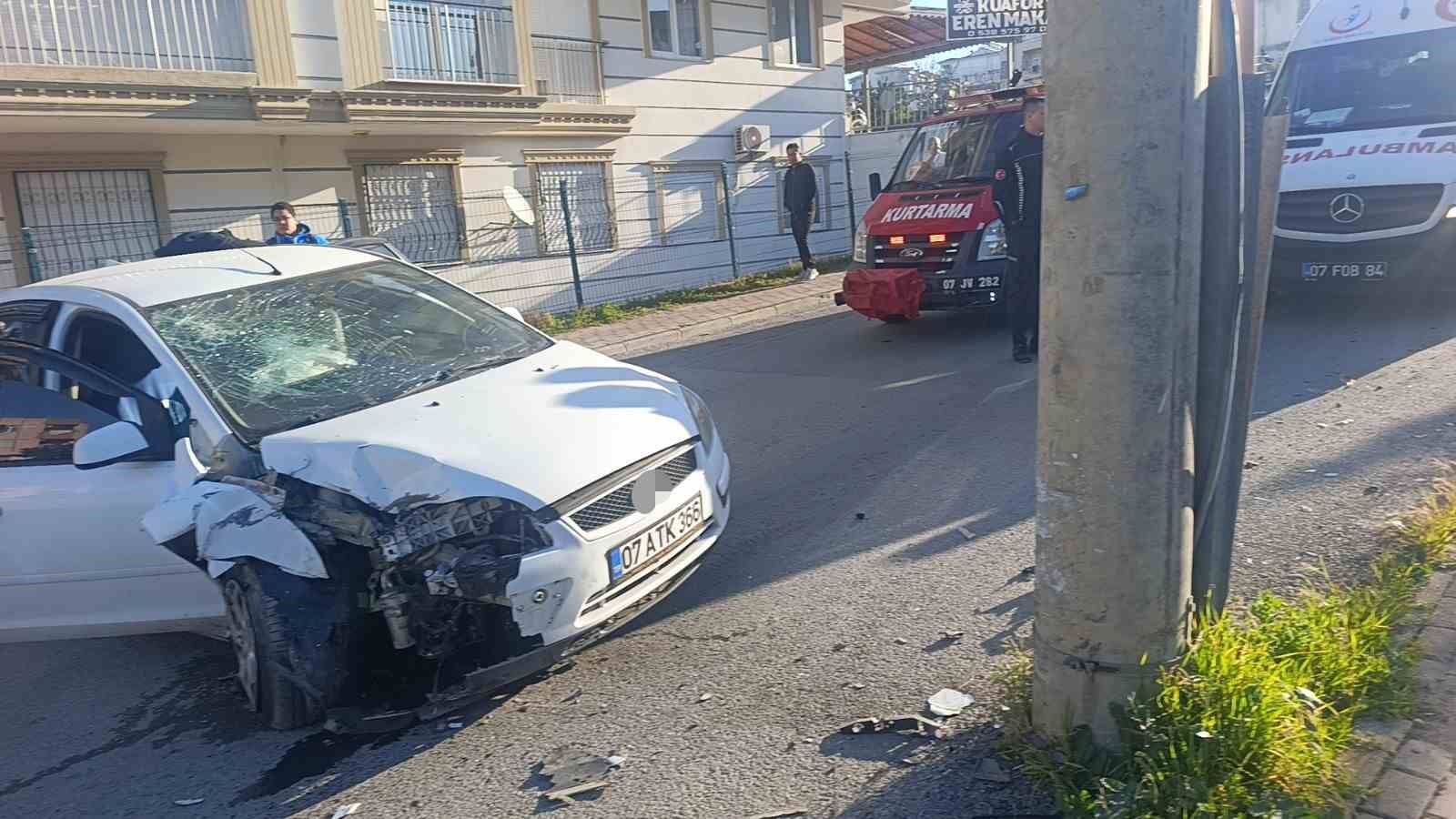 antalyada otomobil elektrik diregine carpti 3 yarali 1