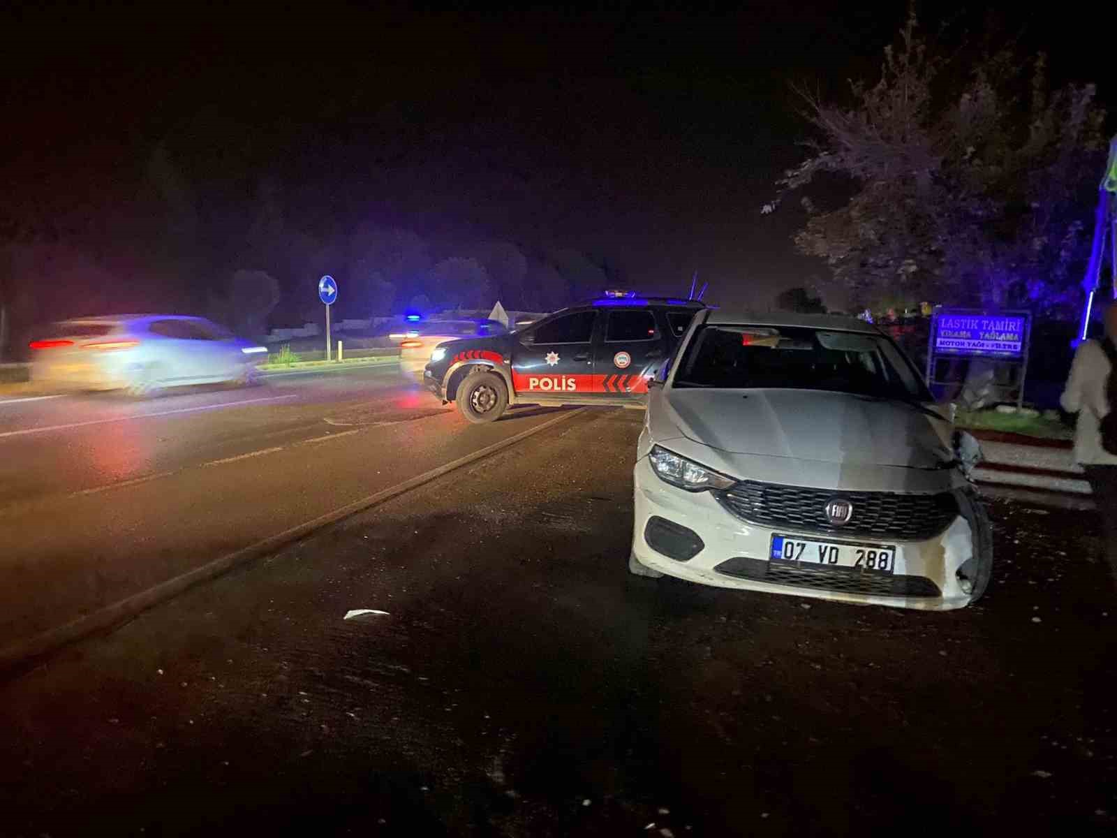 antalyada otomobil iki ogrenciye carpti 1 olu 1 yarali 5 2dMuzIJB