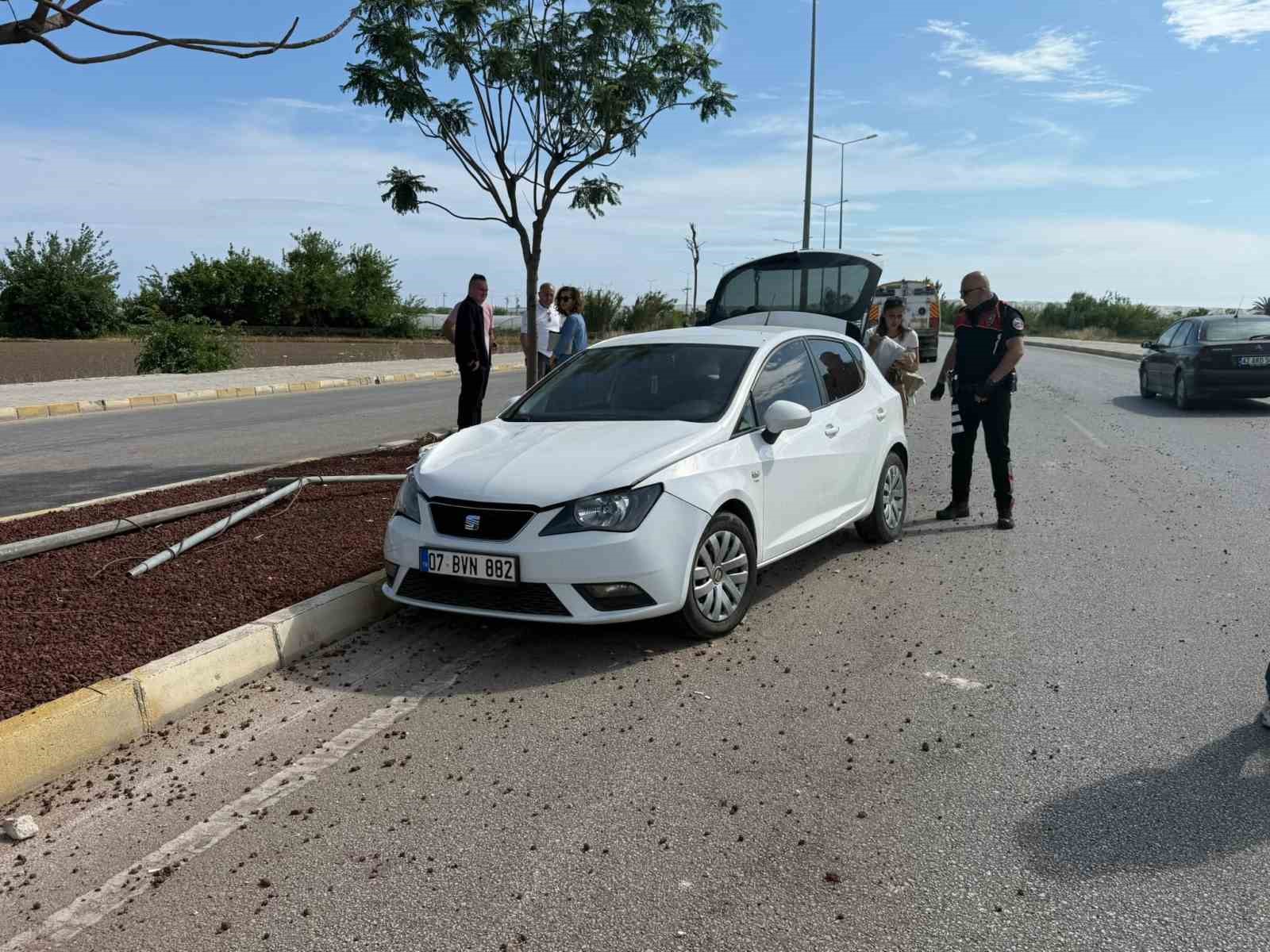 antalyada otomobil ile kamyonet carpisti 7 yarali 2 efVqXUhs