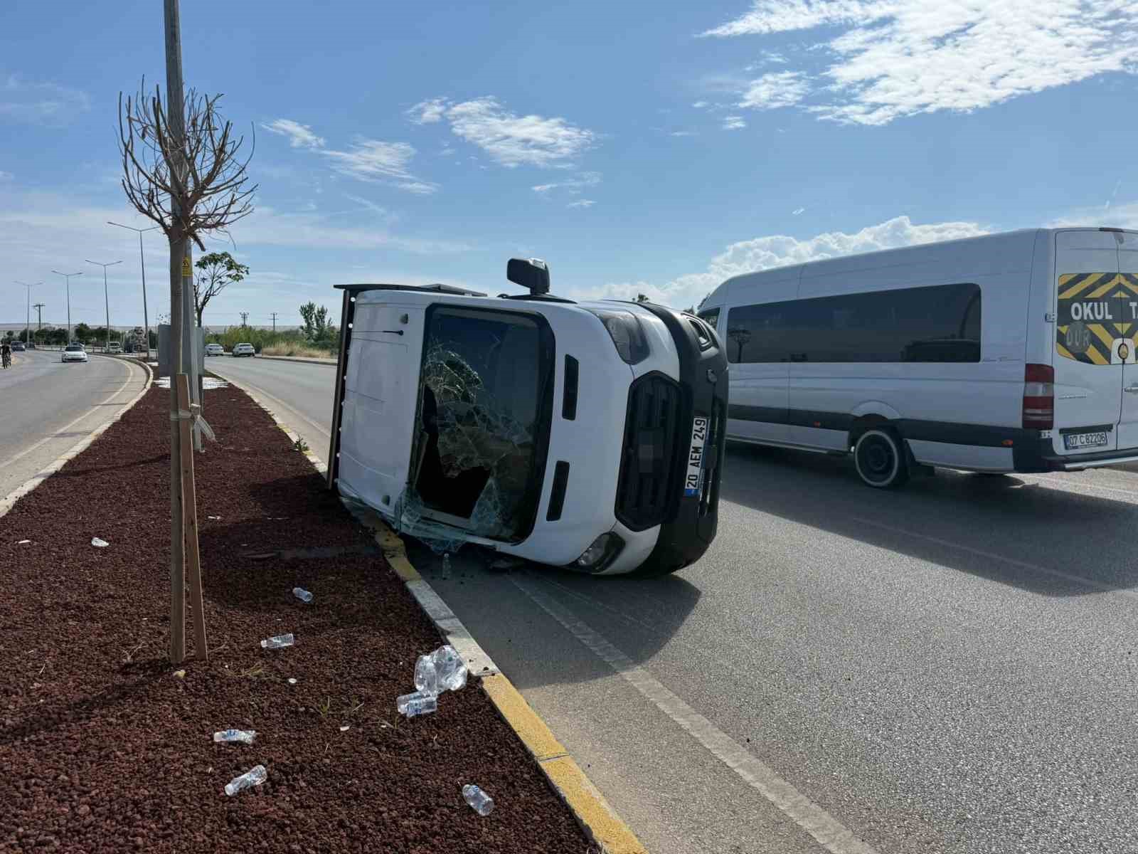 antalyada otomobil ile kamyonet carpisti 7 yarali 4 VWJGOHdK