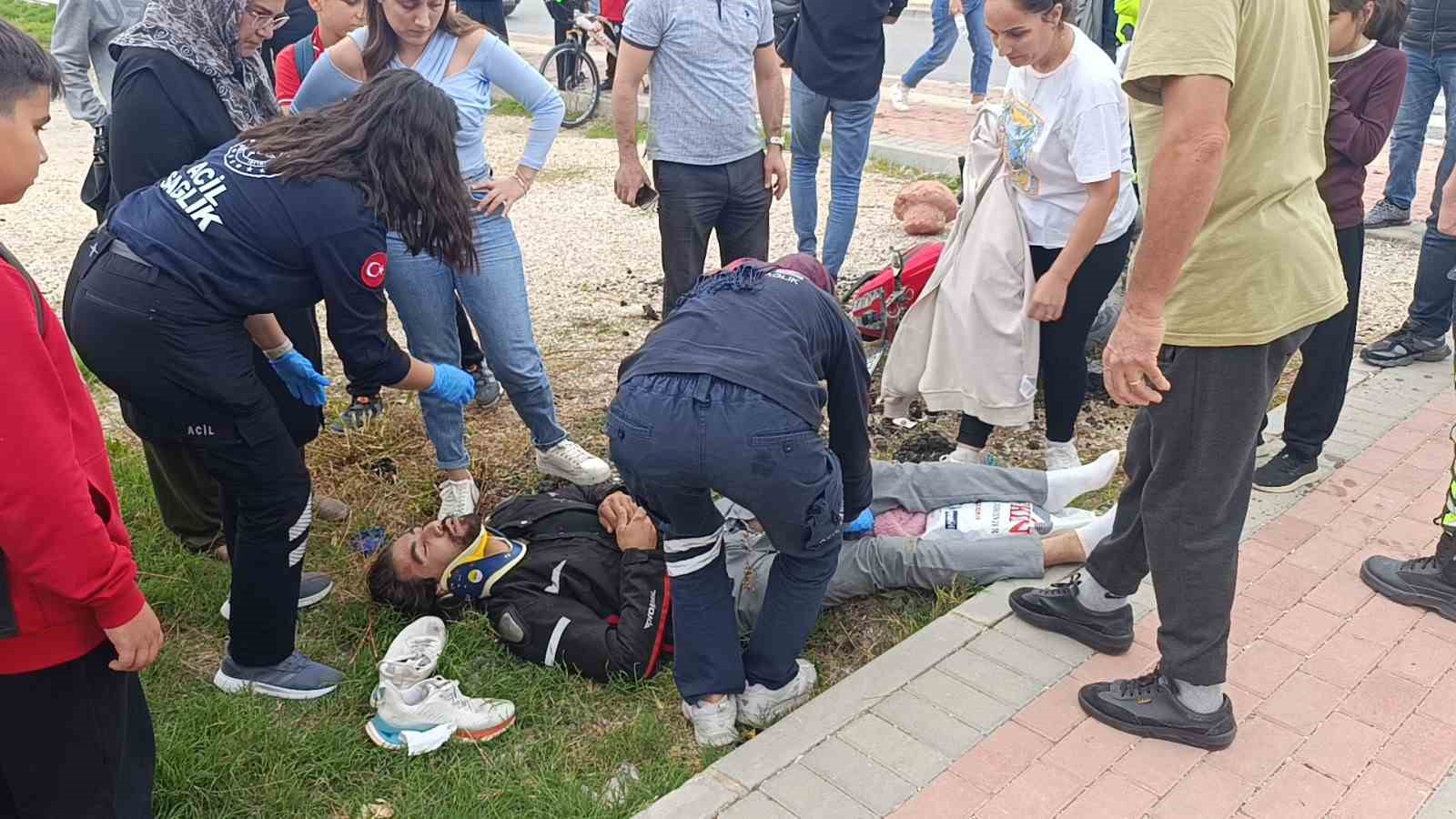 antalyada otomobil ile motosiklet carpisti 2 yarali 6 3QwvsRrY