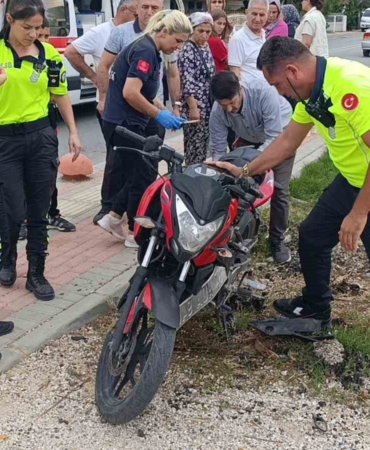 antalyada-otomobil-ile-motosiklet-carpisti-2-yarali-velOle4A.jpg
