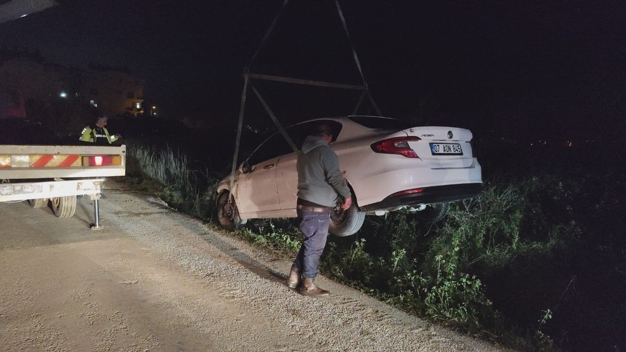 antalyada otomobil sulama kanalina uctu surucusu kayiplara karisti 7 mPPRmyia