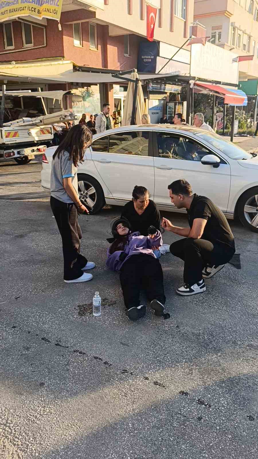 Antalya’da otomobille çarpışan motosikletin sürücüsü yola savrularak yaralandı 10 antalyada otomobille carpisan motosikletin surucusu yola savrularak yaralandi 6 yLTjIGay
