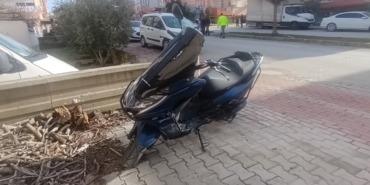 antalyada-otomobille-motosiklet-carpisti-1-yarali-6IUAQfMv.jpg