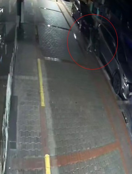 antalyada park halindeki yaklasik 20 aracin lastikleri kesildi 8 5vtIC7ag