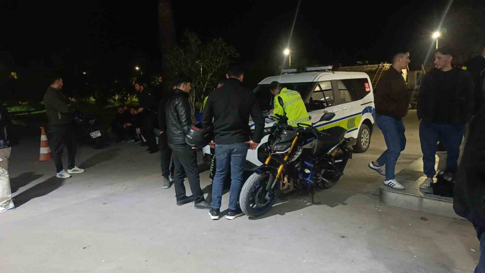 antalyada plakasiz ve abarti egzozlu motosiklete 62 bin tl ceza kesildi 3 sIhaMiKP