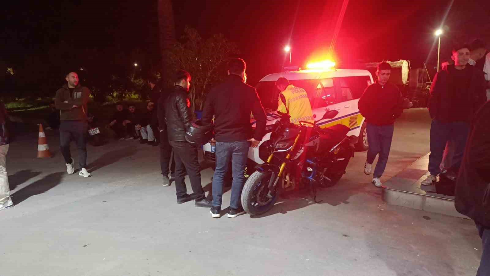 antalyada plakasiz ve abarti egzozlu motosiklete 62 bin tl ceza kesildi 4 2EqD9F8j