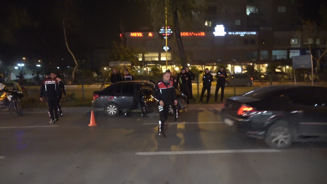 antalyada polisten kacan surucu kaza yapti 1 IaDtjV6P