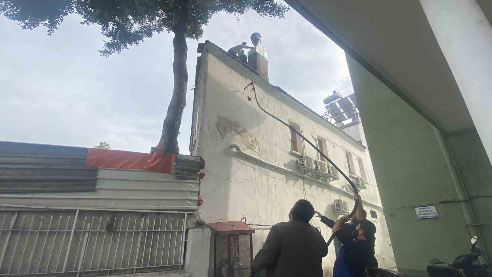 Antalya’da restoran bacasındaki yangın sokağı dumana boğdu 5 antalyada restoran bacasindaki yangin sokagi dumana bogdu 1 i1Hz6KC6
