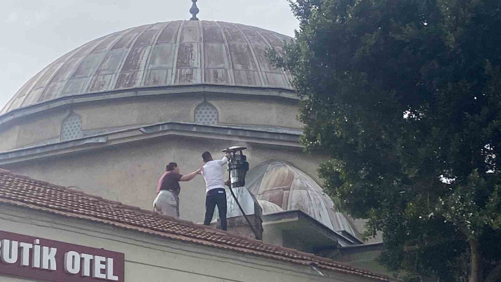 Antalya’da restoran bacasındaki yangın sokağı dumana boğdu 11 antalyada restoran bacasindaki yangin sokagi dumana bogdu 7 y9wHhLPM