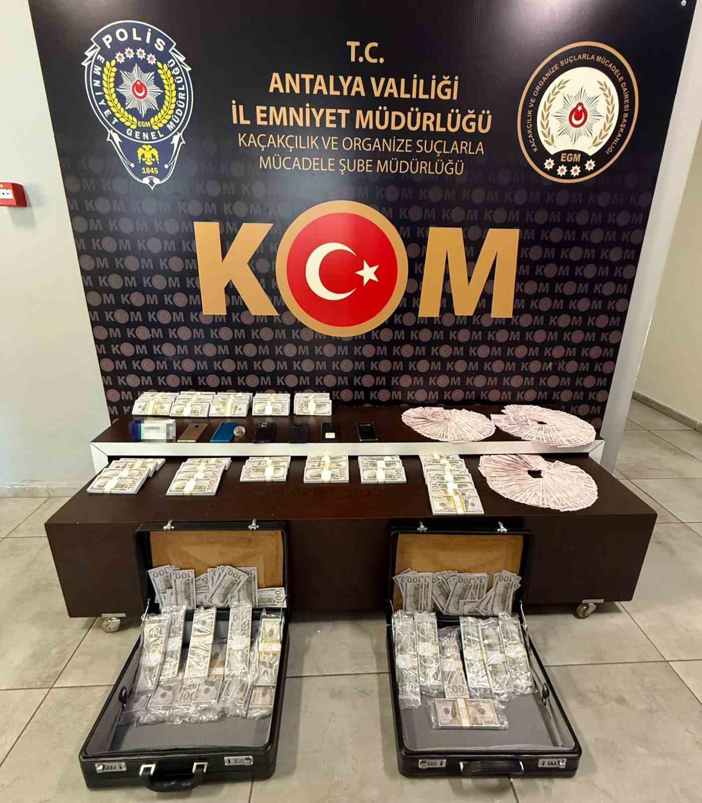 antalyada rusvet iddiasi davasinda 3 saniga tahliye 2 QjMMfIz7