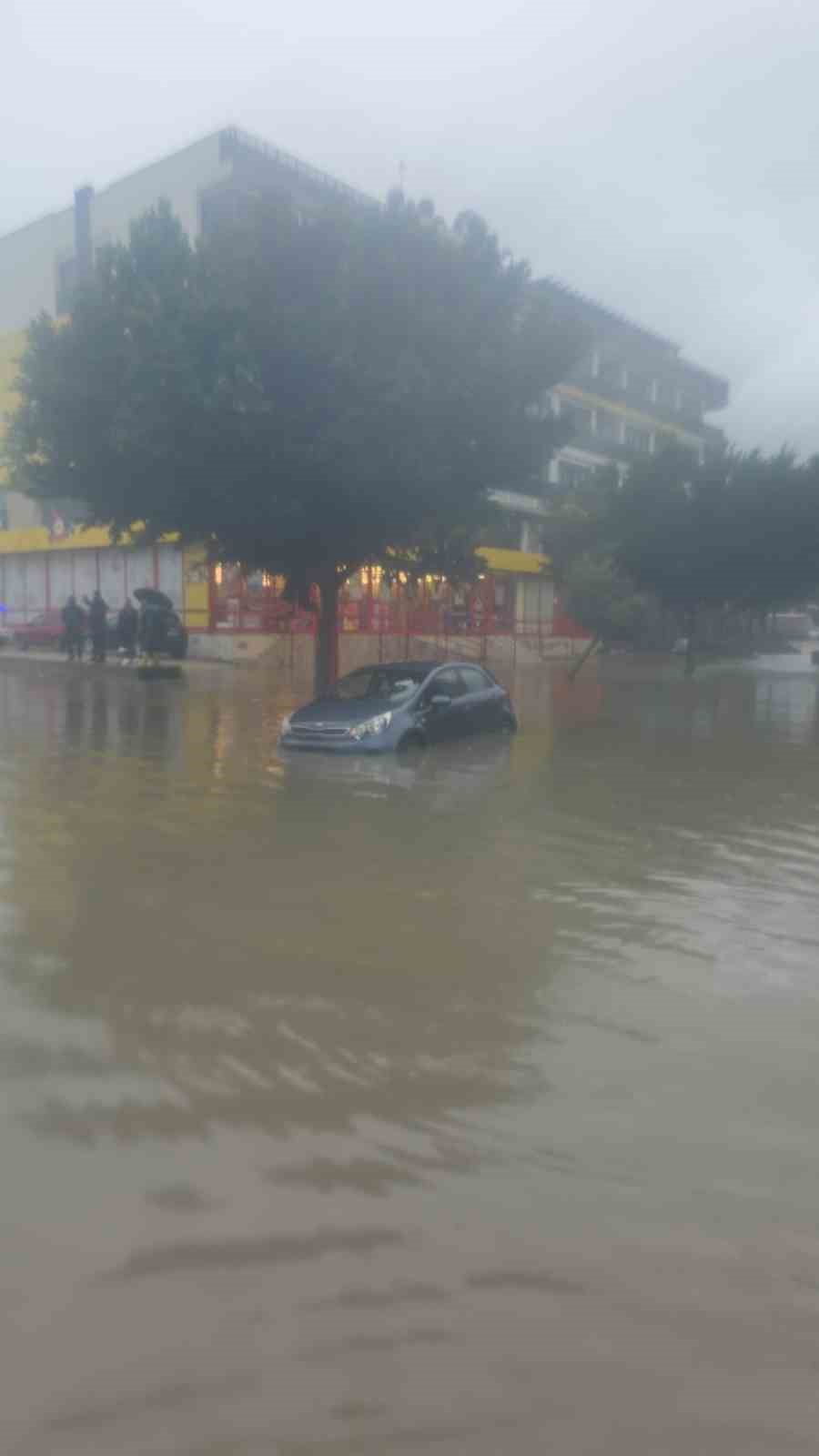 Antalya’da sağanak etkili oldu,araçlar yollarda ilerlemekte zorlandı 5 antalyada saganak etkili olduaraclar yollarda ilerlemekte zorlandi 1 MZMuweA1