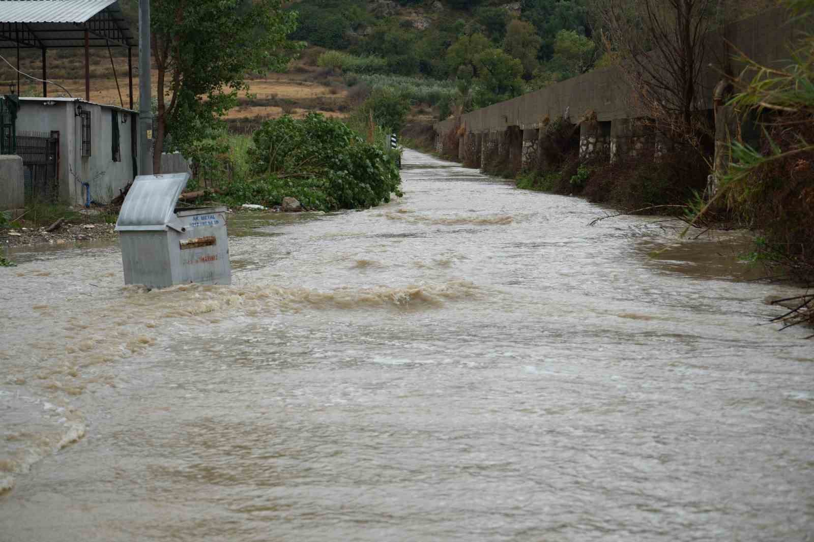 antalyada saganak seralari da vurdu 2 7Tplc73E