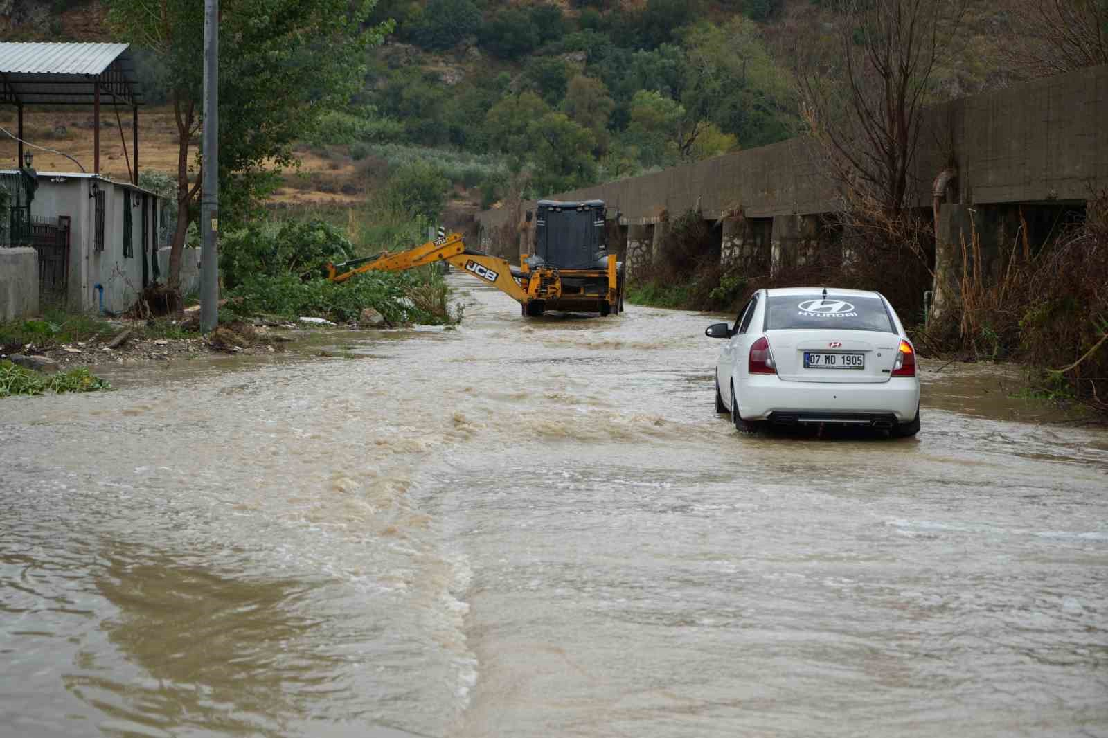 antalyada saganak seralari da vurdu 4 q6R2Ez9c