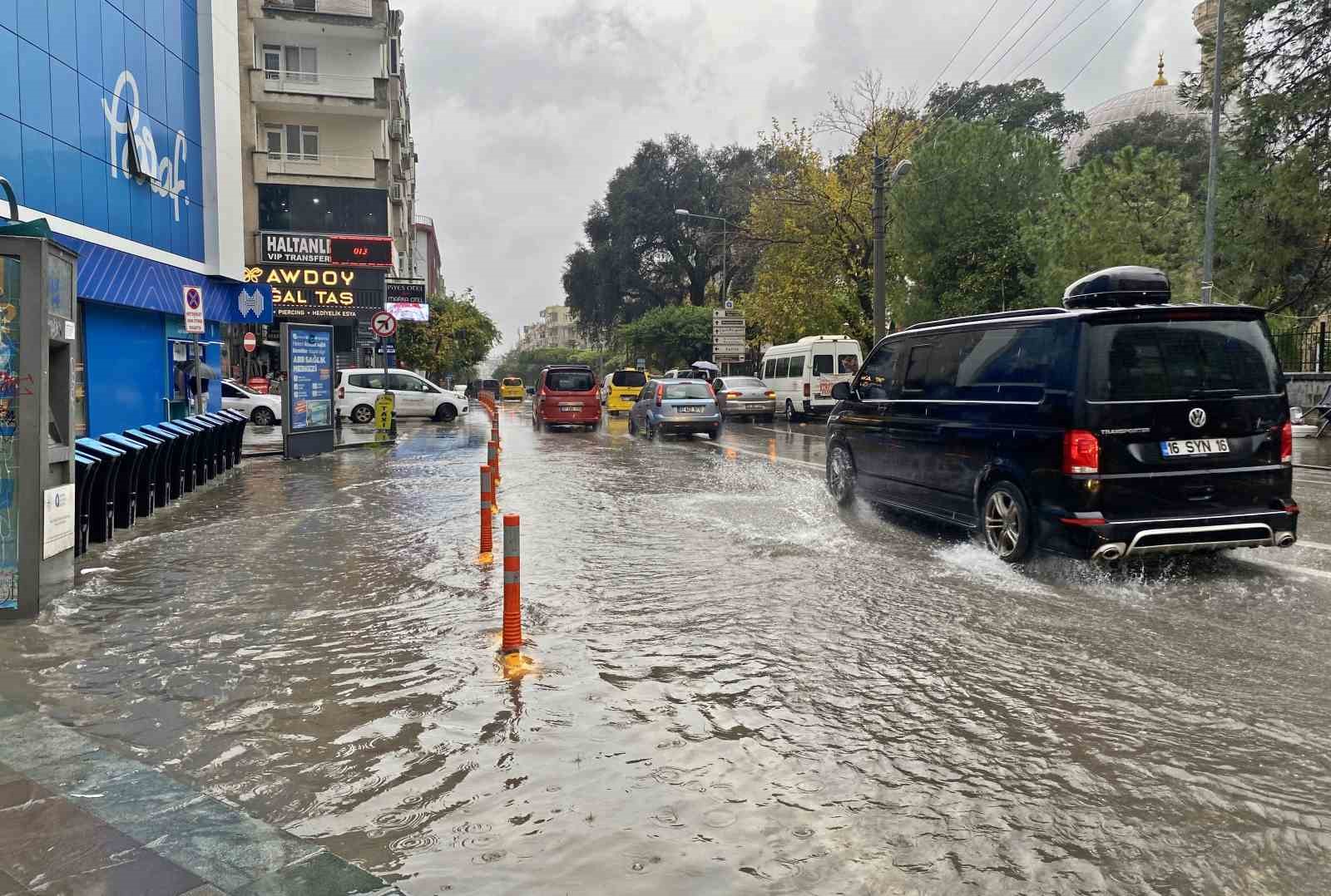 antalyada saganak ve siddetli ruzgar etkili oldu 0 1Mz4Lg3v