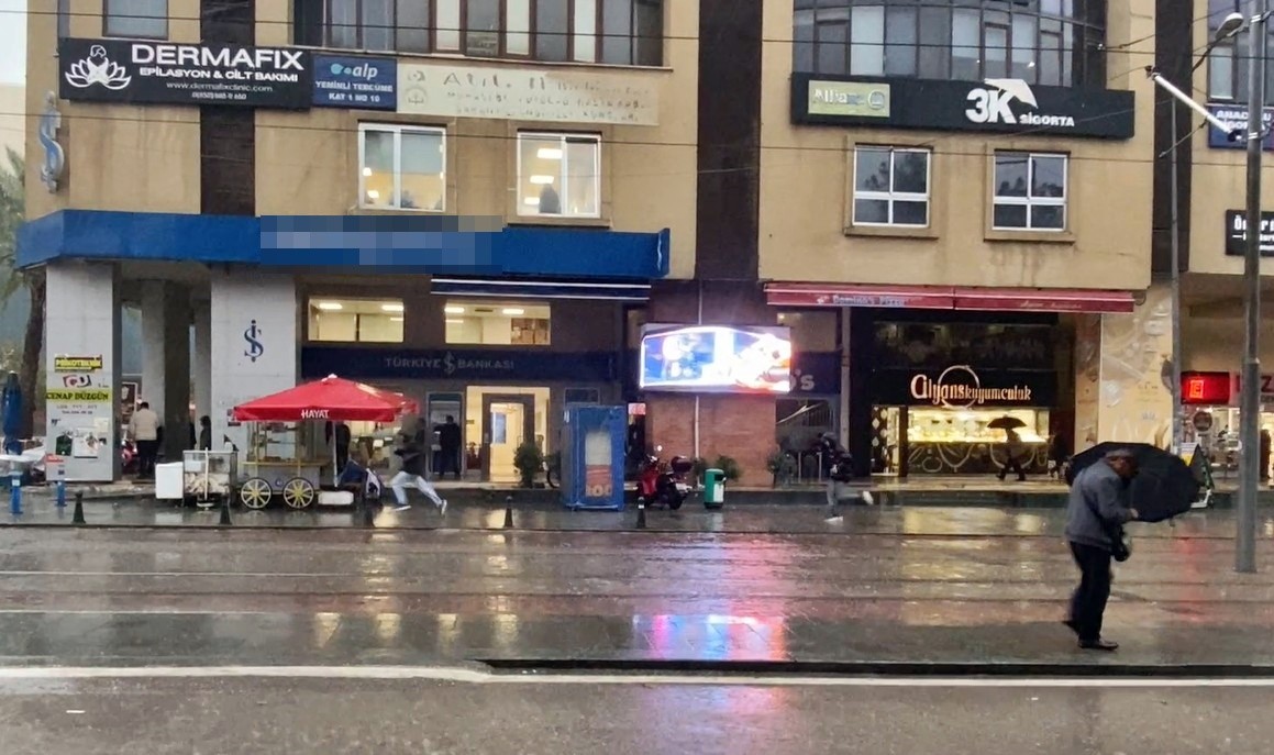 antalyada saganak ve siddetli ruzgar etkili oldu 5 EizaOeh8