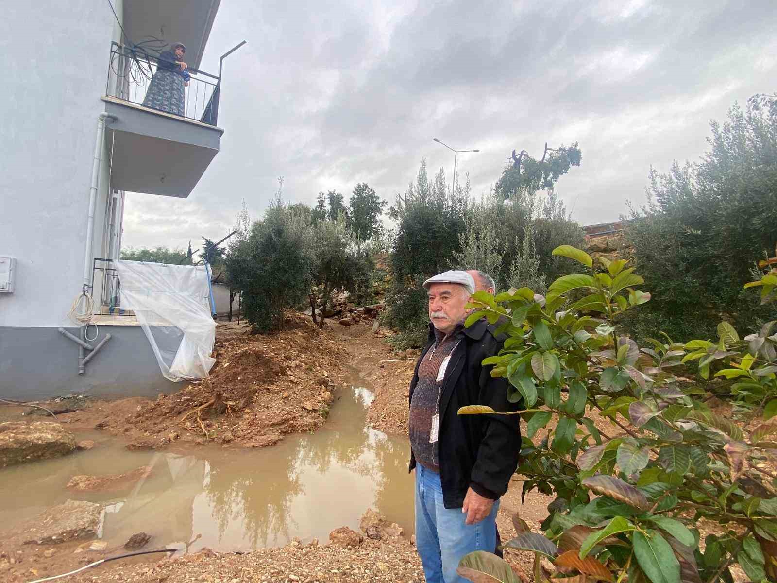 antalyada saganak yagmur aksuda su baskinlarina sebep oldu 1 22CGNR1c