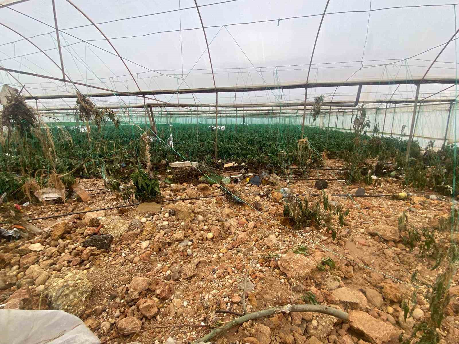 antalyada saganak yagmur aksuda su baskinlarina sebep oldu 5 zgcnkmS9