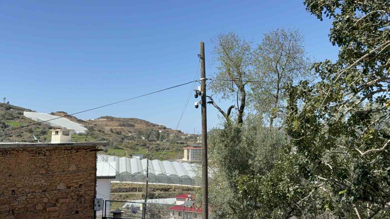 antalyada sahipsiz kopegin saldirisina ugrayan 7 yasindaki cocuk hastanelik oldu 4 Nny5Z1JE