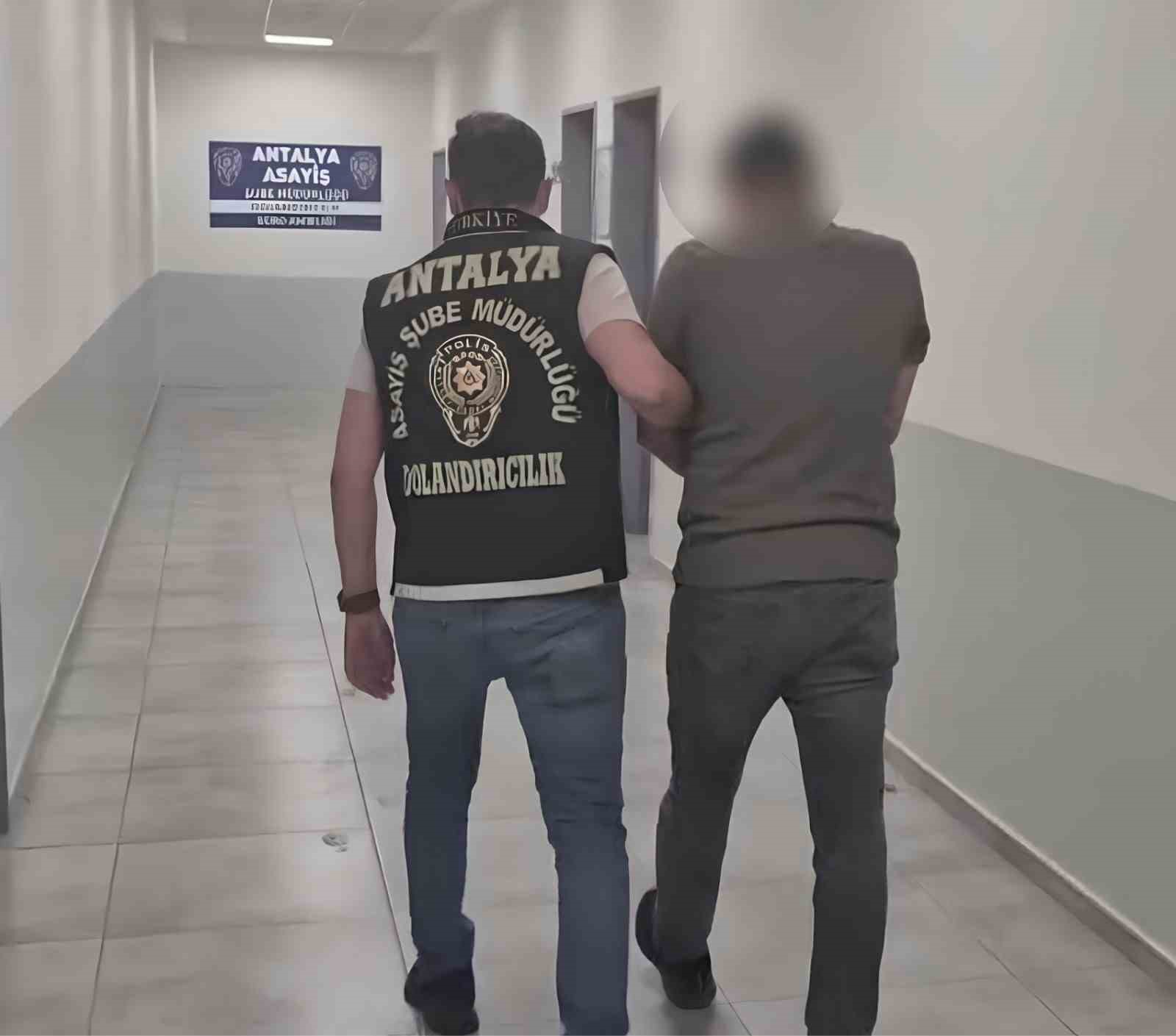 Antalya’da sahte kimlikle gayrimenkul dolandırıcılığı yapan 3 kişi tutuklandı 8 antalyada sahte kimlikle gayrimenkul dolandiriciligi yapan 3 kisi tutuklandi 4 O2PqbRka