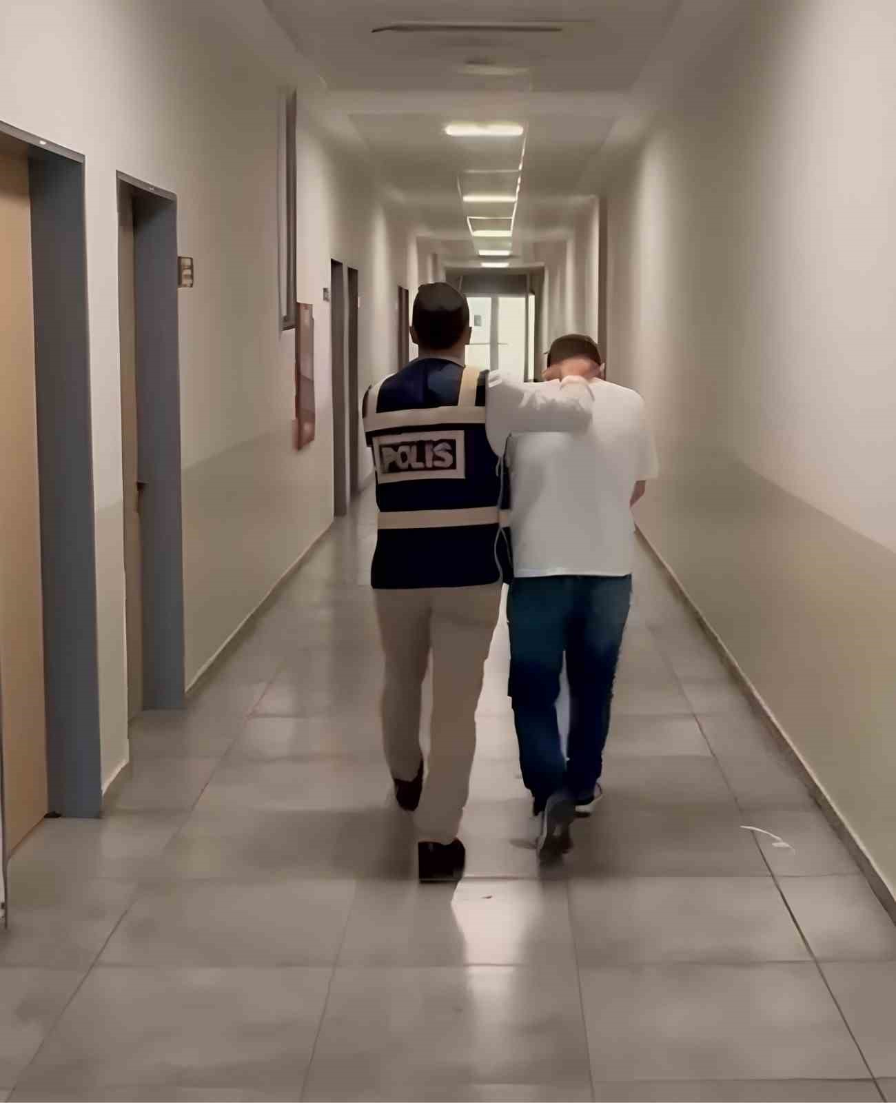 Antalya’da sahte kimlikle gayrimenkul dolandırıcılığı yapan 3 kişi tutuklandı 9 antalyada sahte kimlikle gayrimenkul dolandiriciligi yapan 3 kisi tutuklandi 5 bzQf8CFi