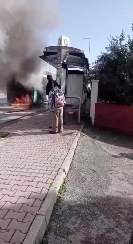 antalyada seyir halindeki halk otobusu alevlere teslim oldu 6 kTWIstmQ