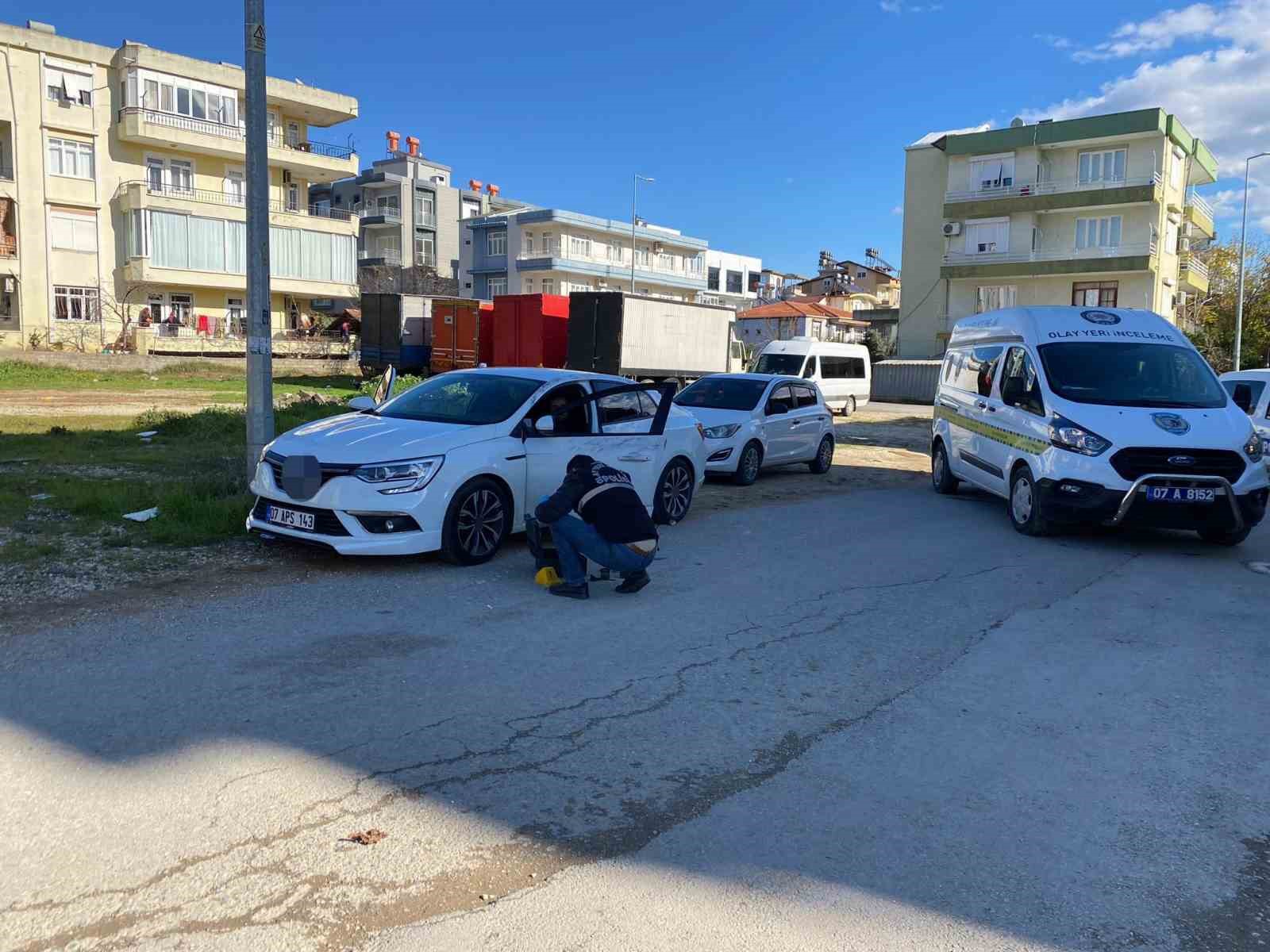 antalyada seyir halindeki otomobile silahli saldiri 1 yarali 1 QXshJsPT