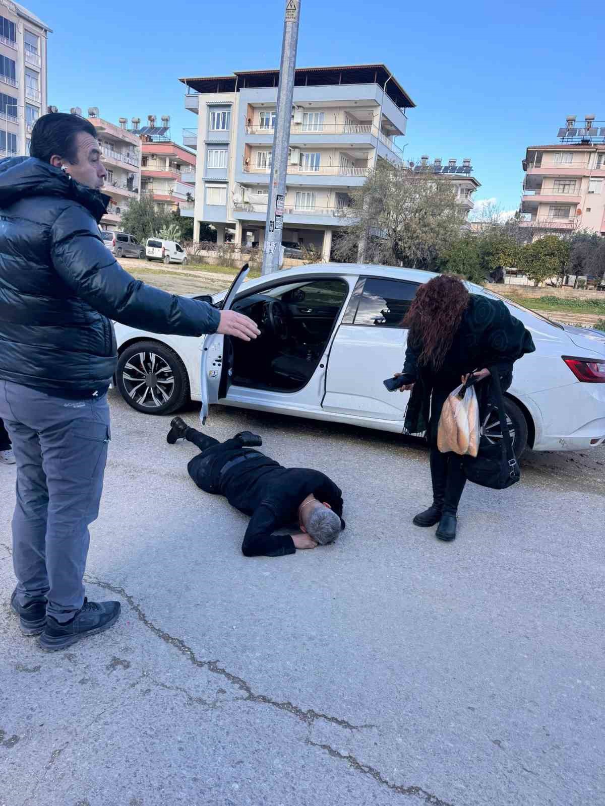 antalyada seyir halindeki otomobile silahli saldiri 1 yarali 5 PvJQAhdg