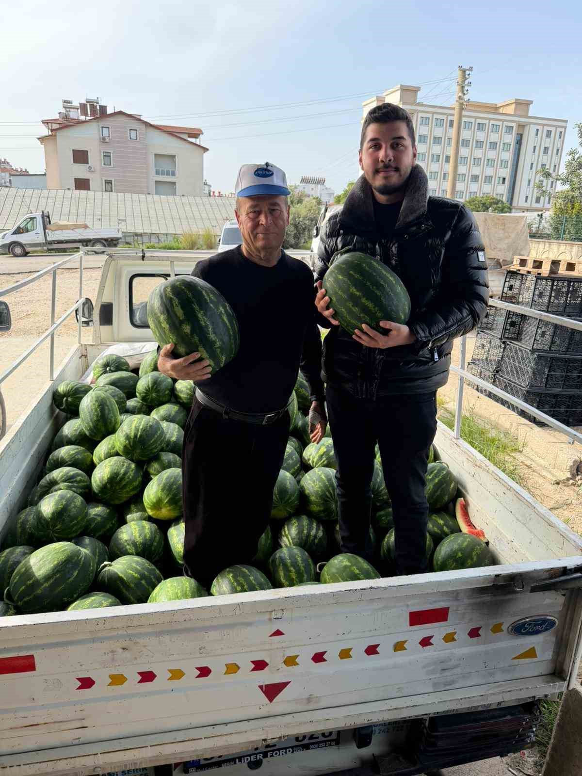 antalyada sezonun ilk karpuz hasadi yapildi 4 jWYRIOON