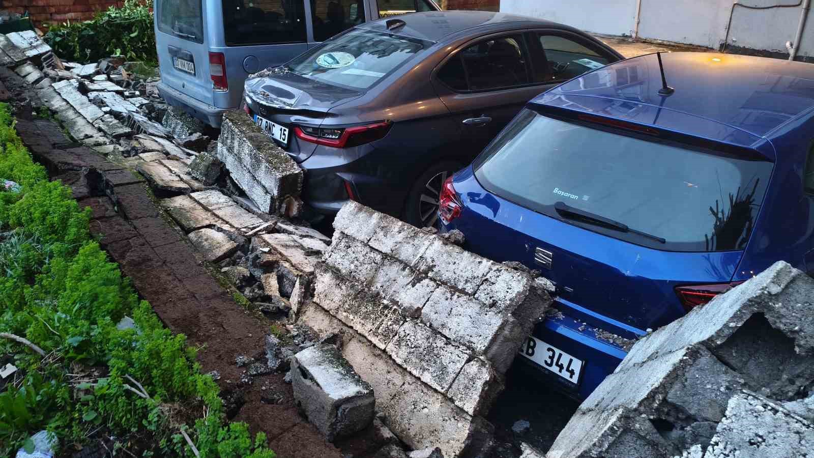 Antalya’da şiddetli rüzgarda halı sahanın tavanı çöktü 5 antalyada siddetli ruzgarda hali sahanin tavani coktu 1 CqpEN54D