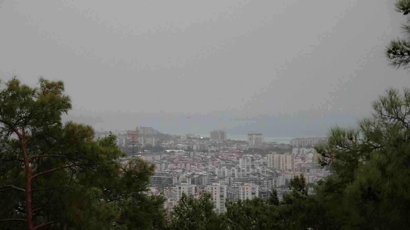 antalyada siddetli yagis etkili oldu simsekler gorsel solen olusturdu 7 mjwdtfgS