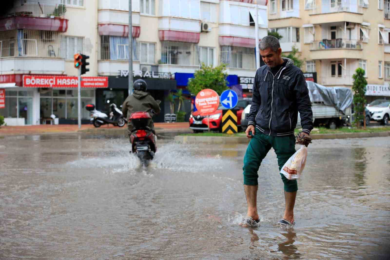 antalyada siddetli yagis ve yildirimlar etkili oldu 1 D9TJ6JF8