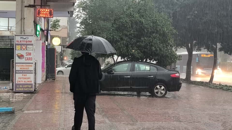 antalyada siddetli yagis ve yildirimlar etkili oldu 4 yOTyRu2S