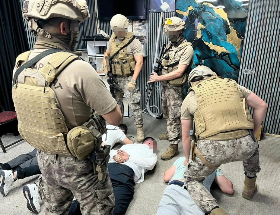 antalyada silahli suc orgutu operasyonunda 33 tutuklama 5 C8X7la5F