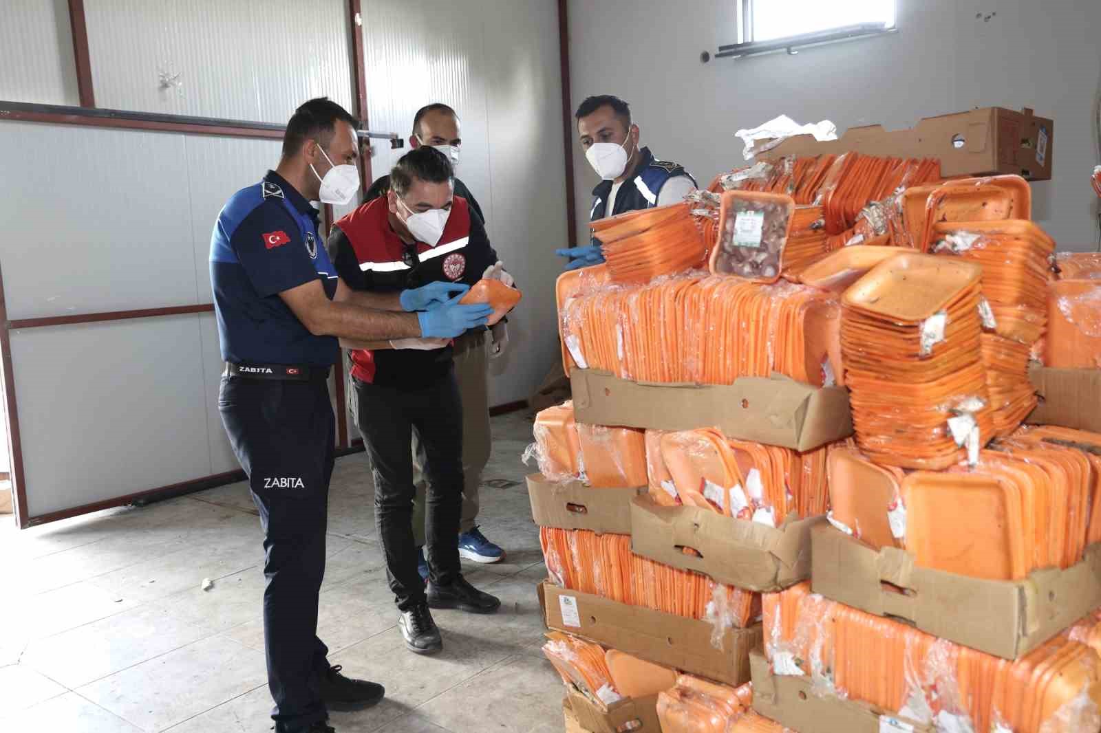 antalyada tarihi gecmis 25 ton tavuk ele gecirildi 2 isletme muhurlendi 1 vtP775X3