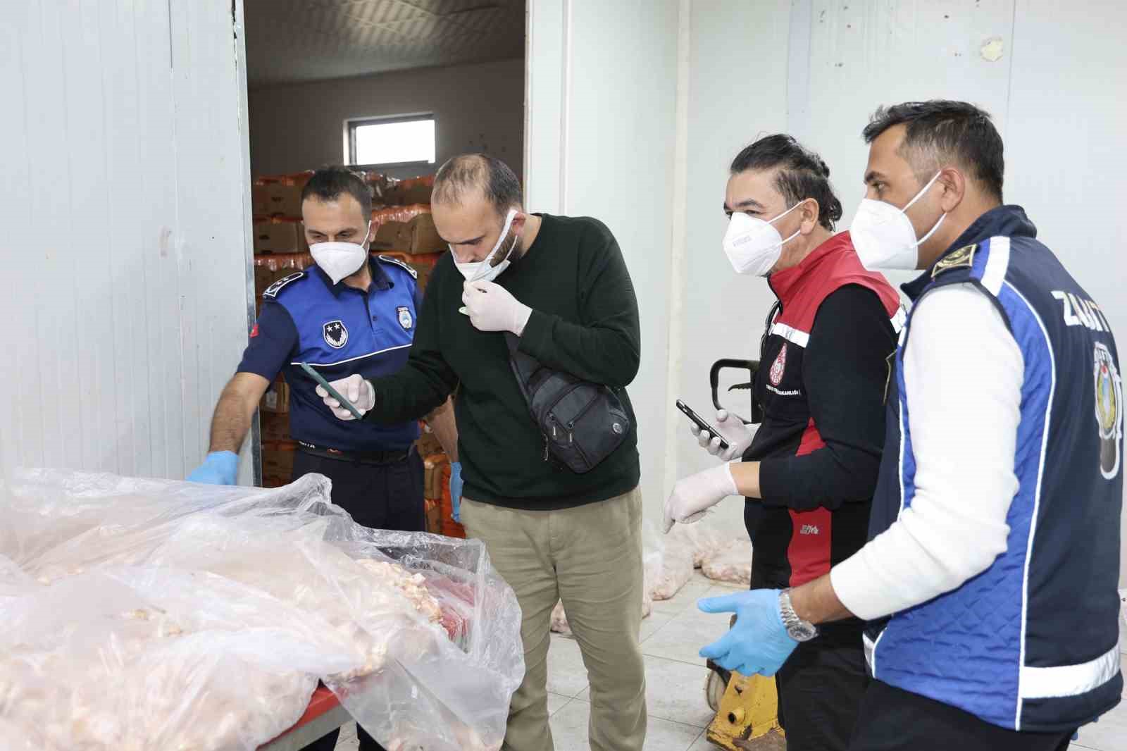 antalyada tarihi gecmis 25 ton tavuk ele gecirildi 2 isletme muhurlendi 3