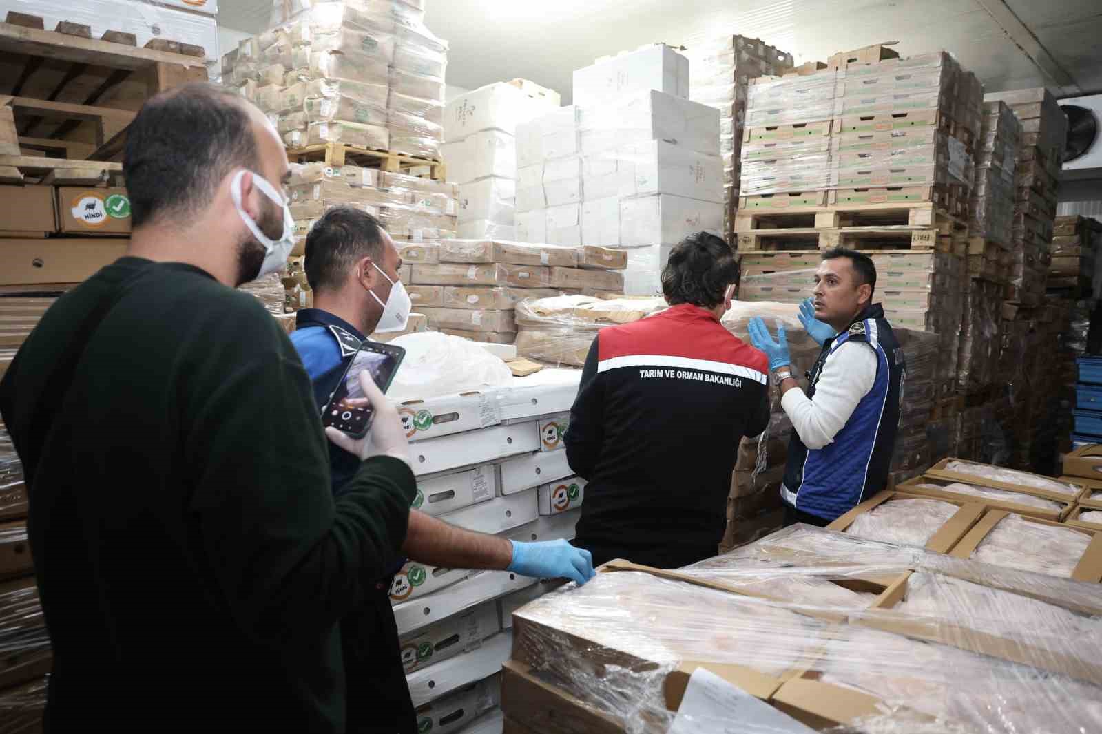 antalyada tarihi gecmis 25 ton tavuk ele gecirildi 2 isletme muhurlendi 5