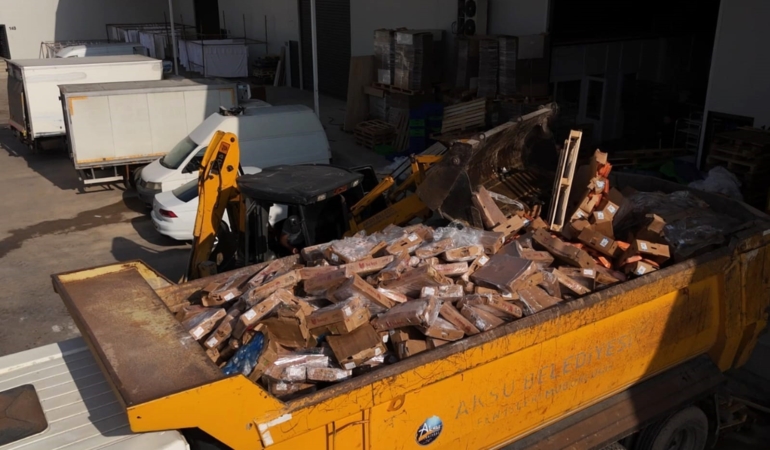 antalyada-tarihi-gecmis-25-ton-tavuk-ele-gecirildi-2-isletme-muhurlendi-eqlSHuic.jpg
