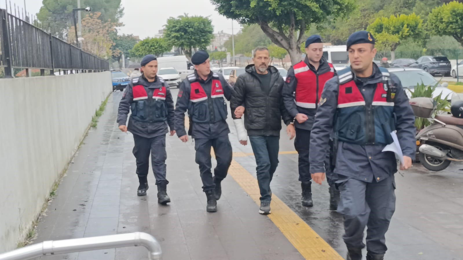 antalyada tartistigi oglu tarafindan silahla vurulan babadan aci haber 4 VlItHewz