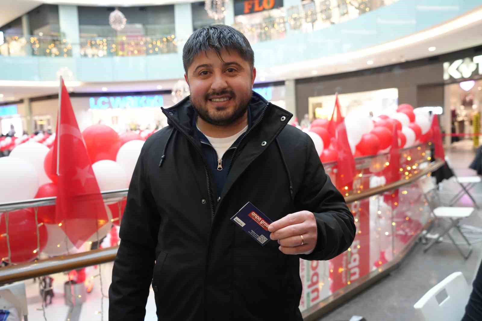 antalyada teknoloji indirimi izdihama yol acti 10 saat yagmur altinda beklediler 5 CwGwiSrk