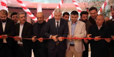 antalyada-teknoloji-indirimi-izdihama-yol-acti-10-saat-yagmur-altinda-beklediler-hKYtYdRl.jpg