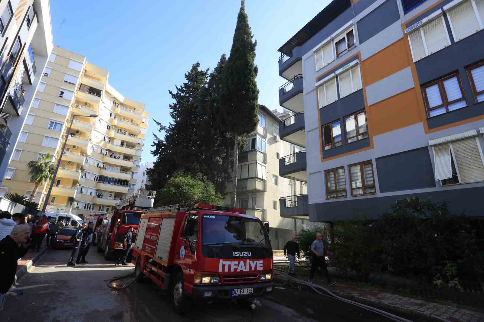 antalyada teras katta cikan yangin panige neden oldu 0 f8rWP1ly