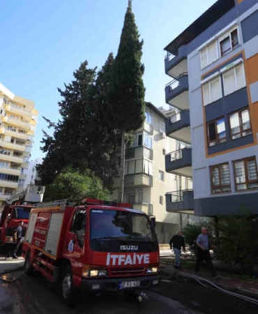 antalyada-teras-katta-cikan-yangin-panige-neden-oldu-ZMBxyiKO.jpg
