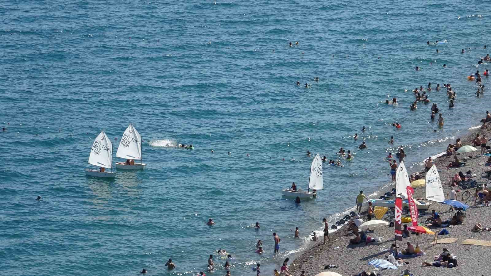 antalyada termometreler 41 dereceyi gosterdi hissedilen sicaklik bunaltti 10 B7tAFBWF