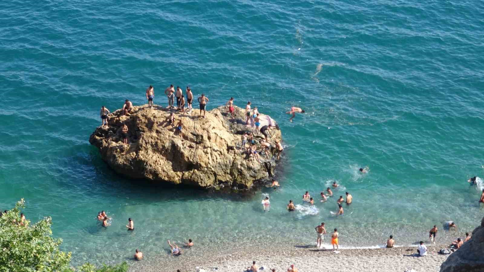 antalyada termometreler 41 dereceyi gosterdi hissedilen sicaklik bunaltti 8 SMN6HdIO