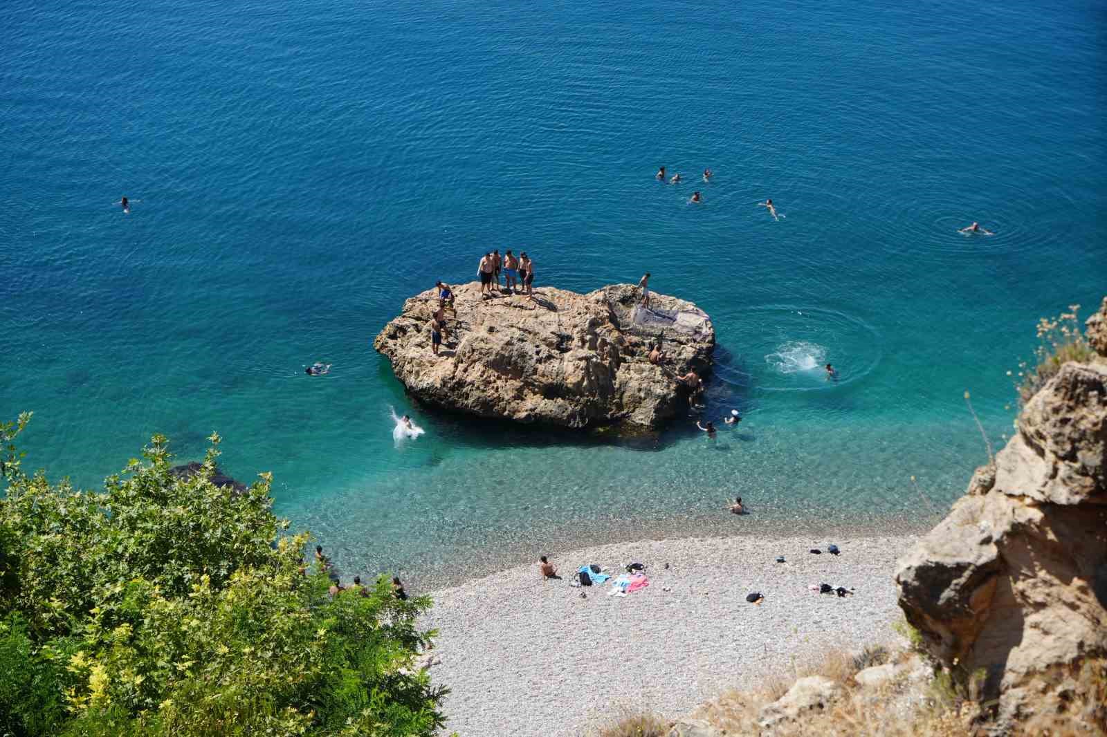Antalya’da termometreler 44 dereceyi gördü 8 antalyada termometreler 44 dereceyi gordu 4 SRvyczQS
